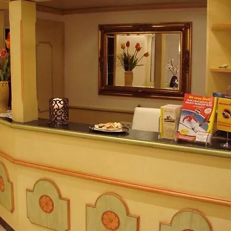 Готель Garni Alpenschloessl 3*